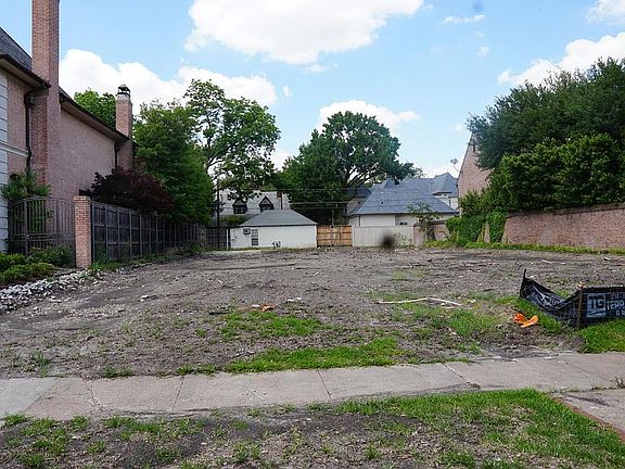 3rd image of 4504 N Versailles Ave