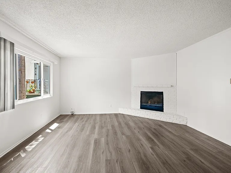 814 E Grand Ave #5 — Photo 2