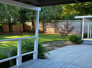945 La Loma Dr, Medford, OR 97504