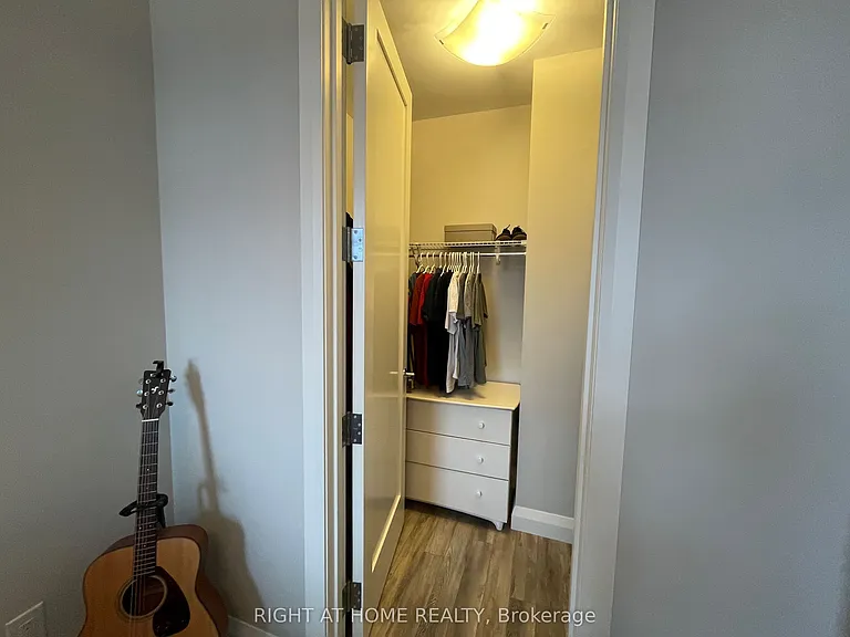 118 King St E #1015 — Photo 20