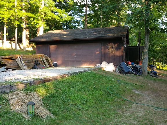 3rd image of 1052 Private Road 3952