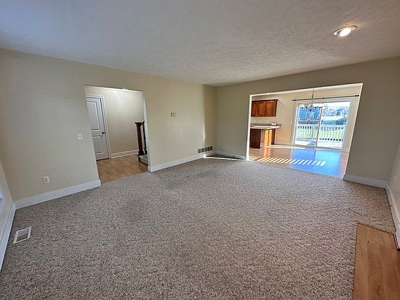 4th image of 8294 Fairwood Dr