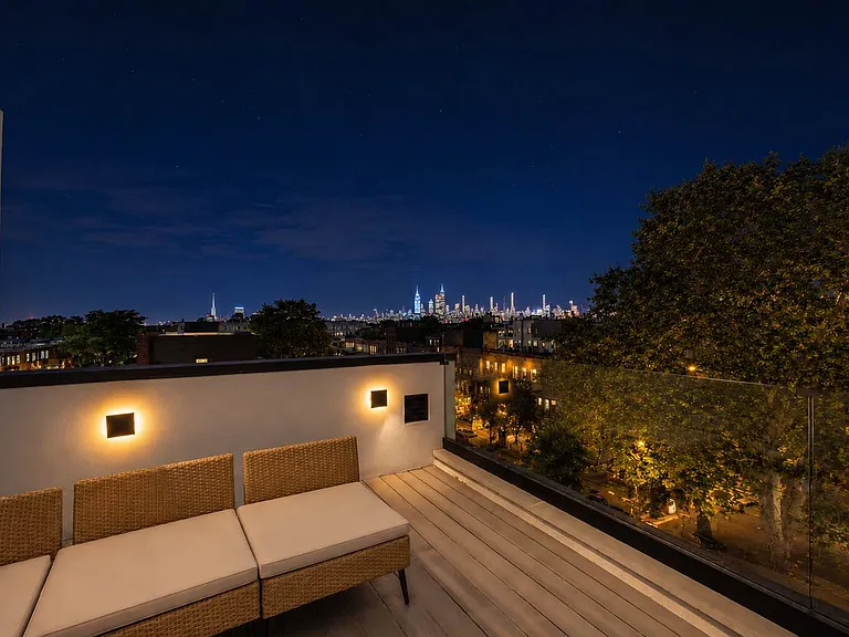 21-17 38th St #PENTHOUSE — Photo 3