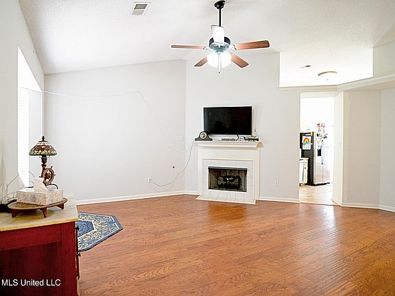 2nd image of 5521 Bradley Dr