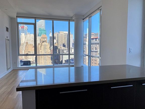4th image of 885 6th Ave APT 28d