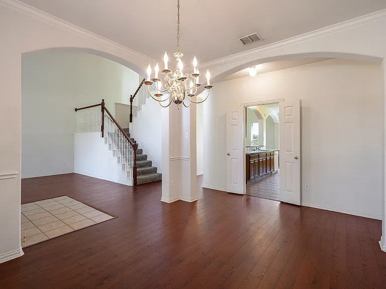 8708 Brook Hollow Dr — Photo 14