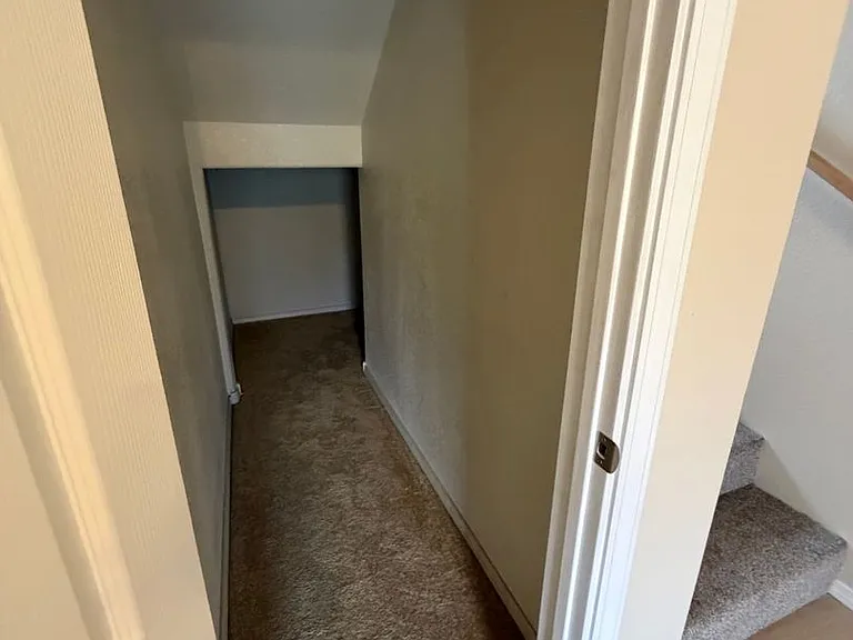 1911 Girard Blvd NE — Photo 5