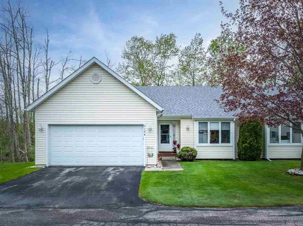 2194 Woods Ln, Petoskey, MI 49770