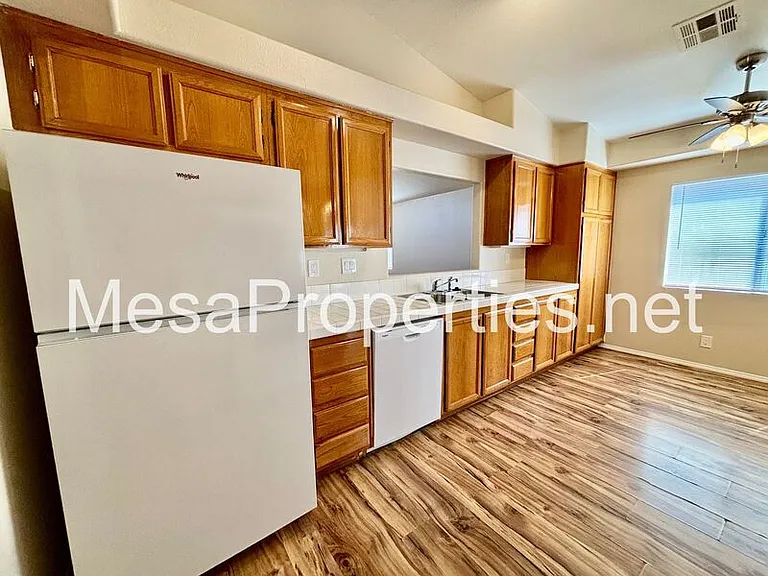 14390 Hillsborough Dr — Photo 9