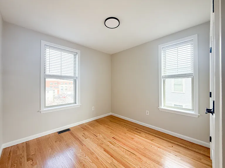 49 Norfolk St #C — Photo 11