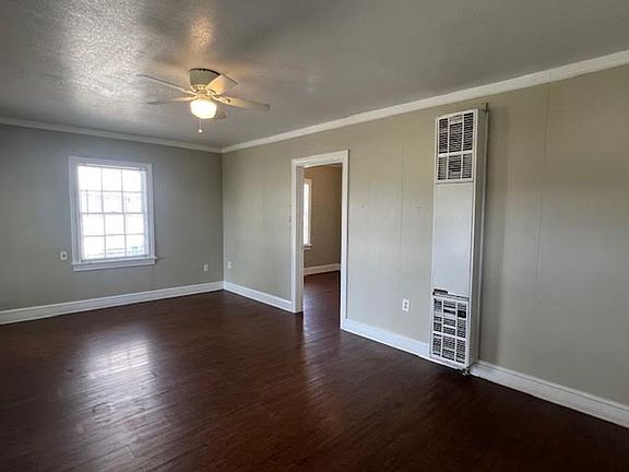 3rd image of 3920 Beverly Dr