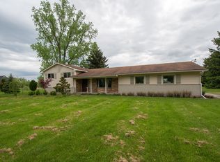8950 Hickory Ridge Rd, Holly, MI 48442