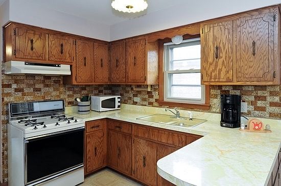 3rd image of 4831 N Harold Ave