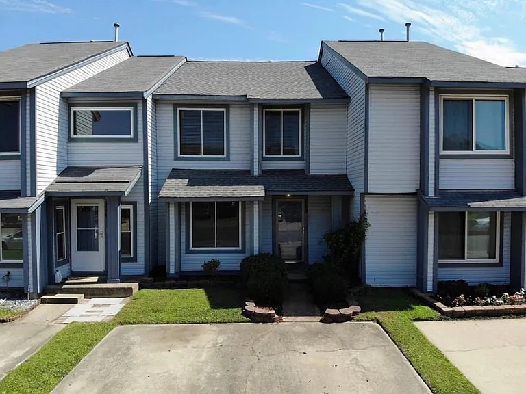 766 Quesnel Dr — Photo 23