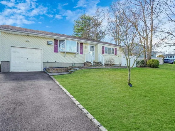 300 Nagle Lane, Central Islip, NY 11722