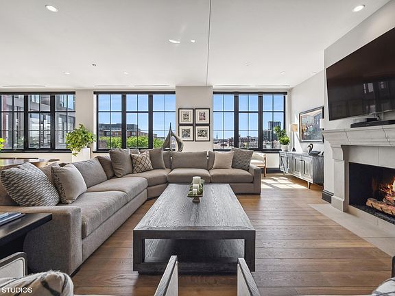 4th image of 1109 W Washington Blvd #6D