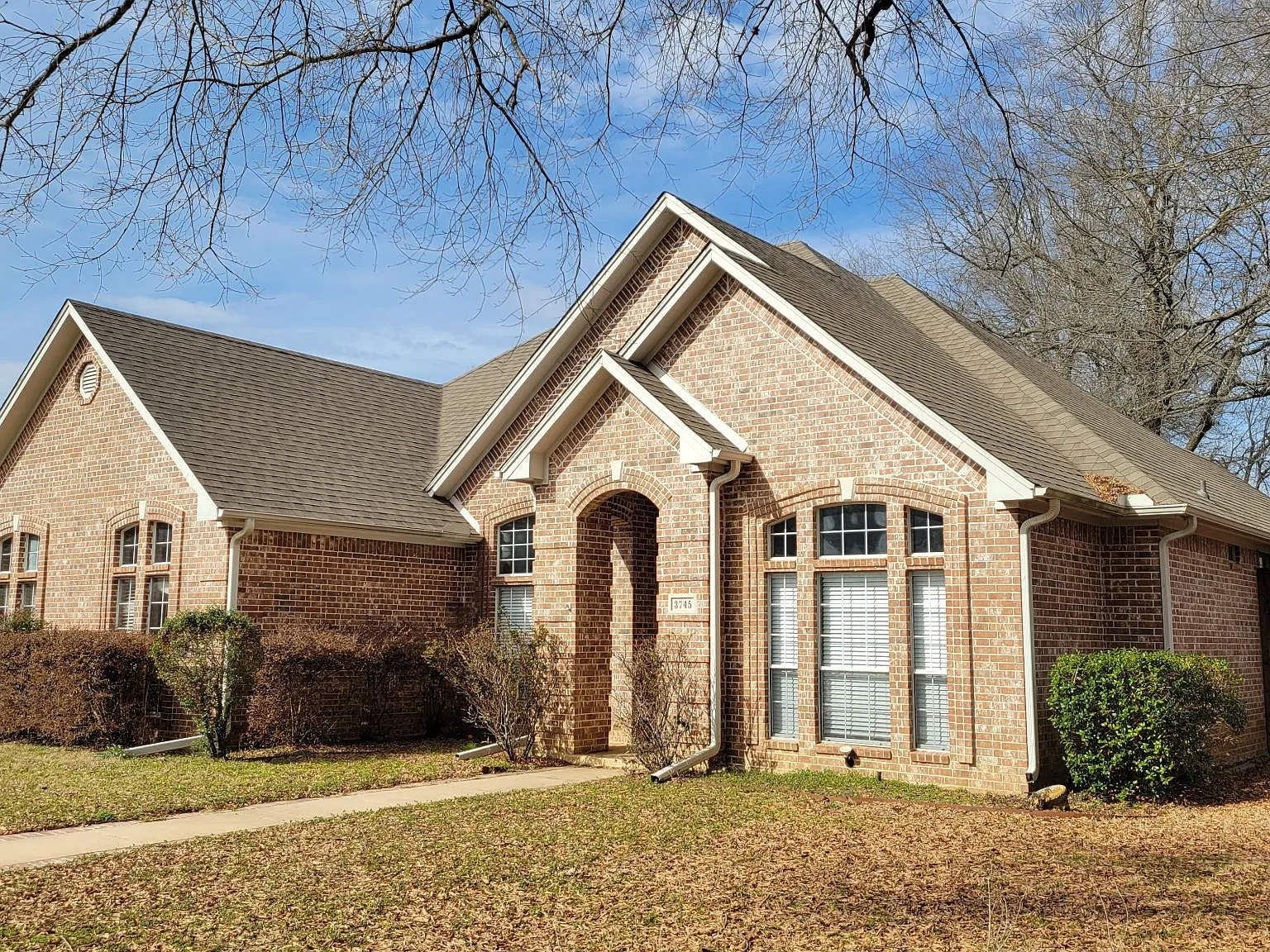 4 bed, 2396 sqft, $2,350 — Photo 2