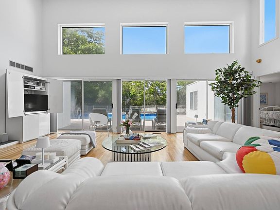 3rd image of 23 Deerfield Way