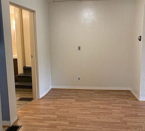 3rd image of 507 Blaine Ave #2