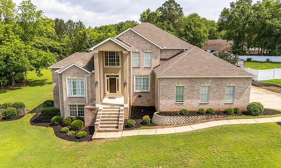 1st image of 104 Ashwood Dr