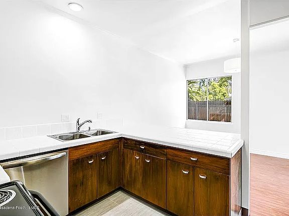 3rd image of 985 E California Blvd Unit 103
