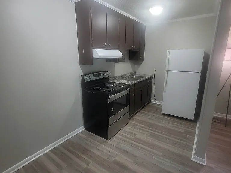 Lakewood Apartments — Photo 8