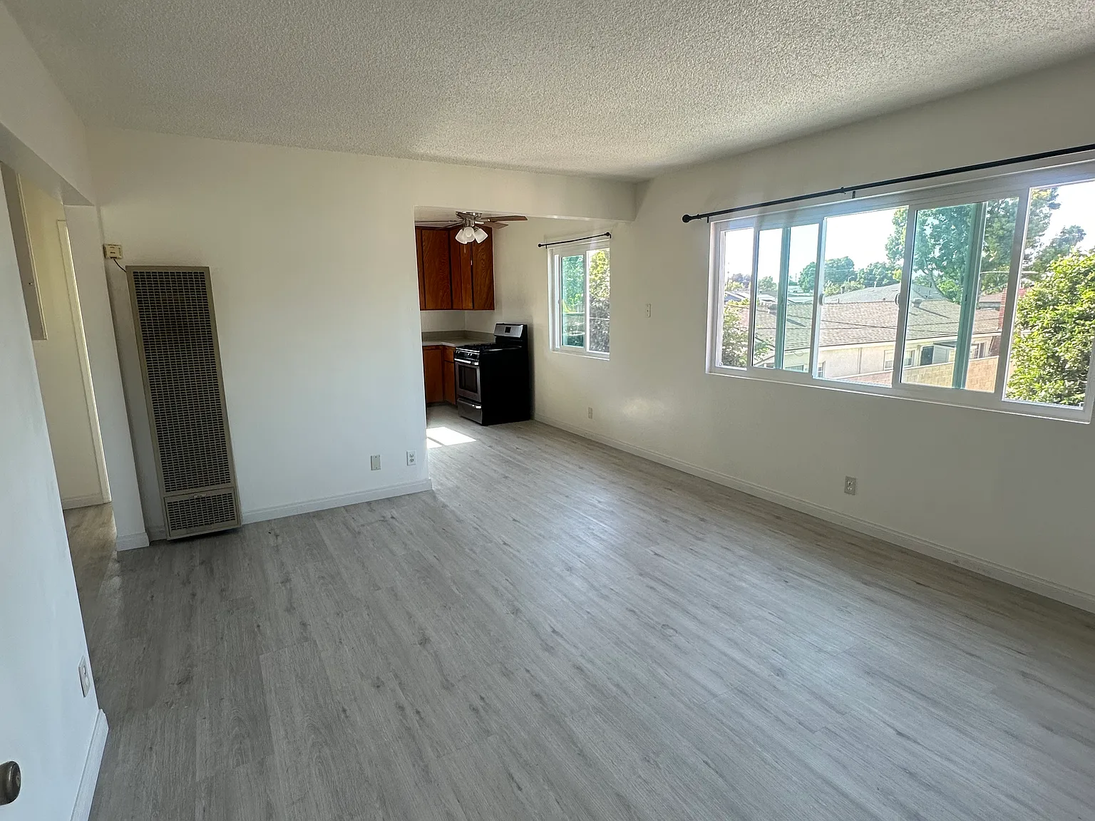 2 bed, 700 sqft, $2,400 — Photo 4