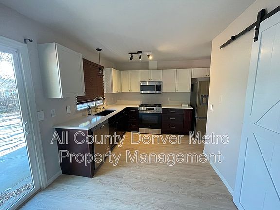 5th image of 2318 Lincoln St