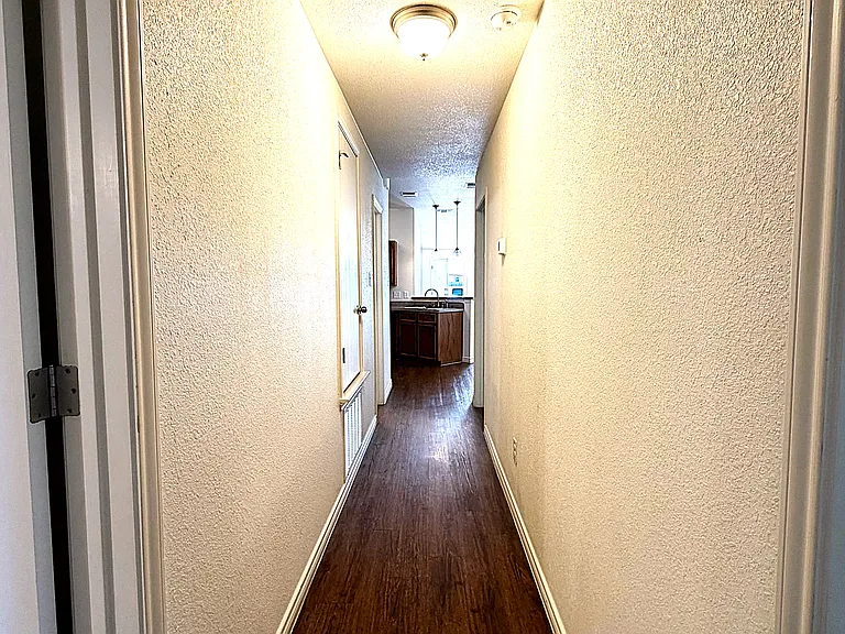 1511 Justin Loop #A — Photo 6