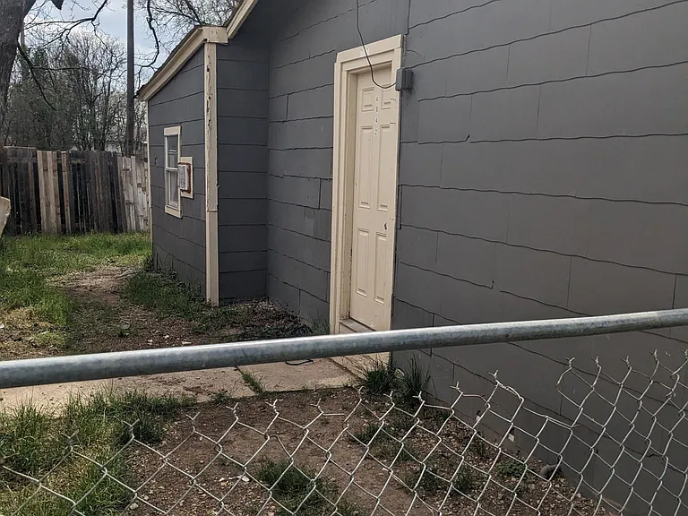 4842 John Victor Dr — Photo 2