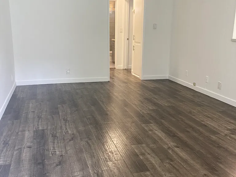 310 S Sherbourne Dr — Photo 4