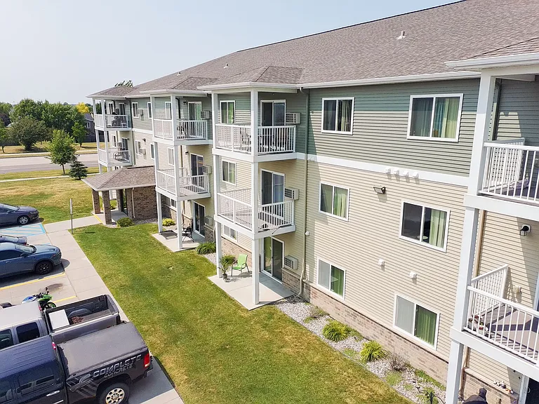 Southport Heights Apartments — Photo 11