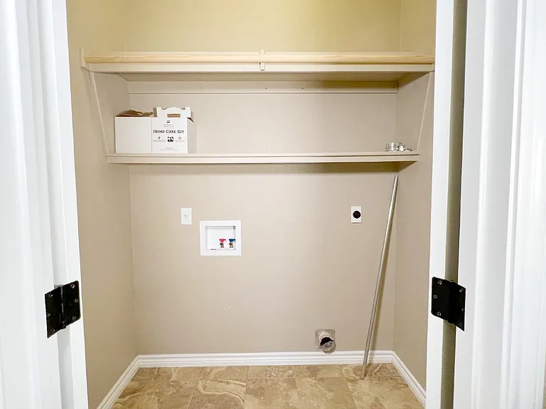 405 Sladecek Dr #B — Photo 9