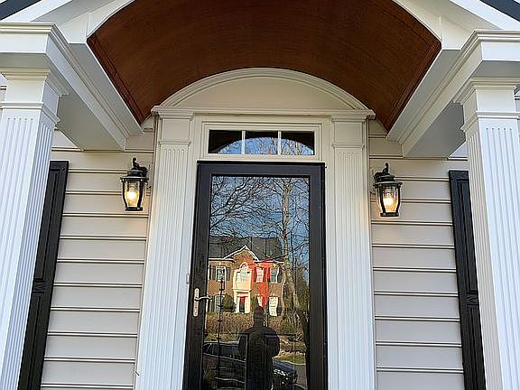 4th image of 9359 Barrington Ct