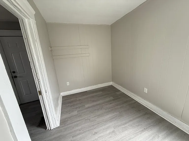 1421 Long Ave — Photo 16