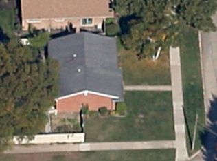 28537 Cunningham Dr, Warren, MI 48092