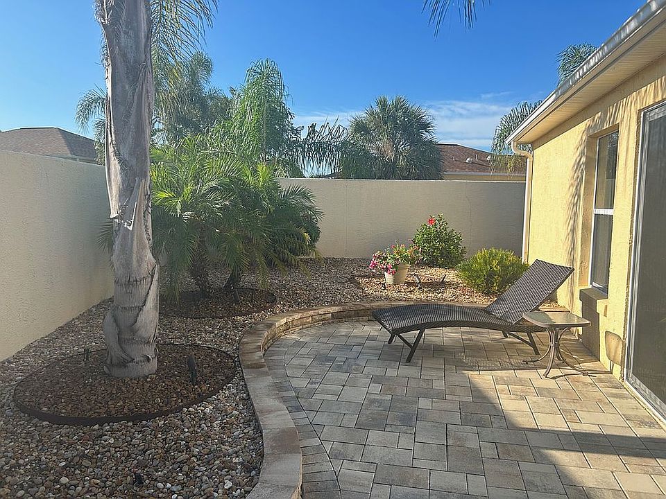 Extremely Nice Back Yard!!