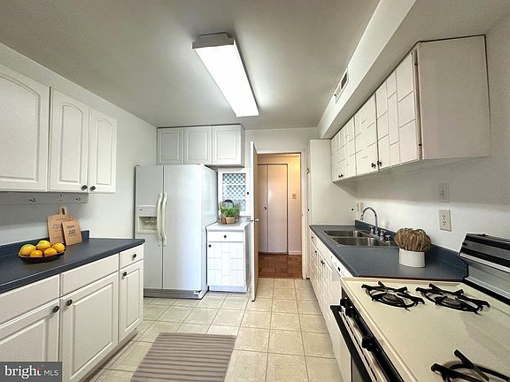 4th image of 6001 Arlington Blvd APT 802