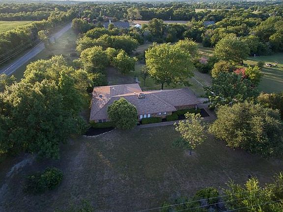 2nd image of 101 Lakecrest Pl