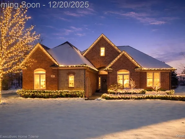 63072 Plantation Ct, Washington, MI 48095