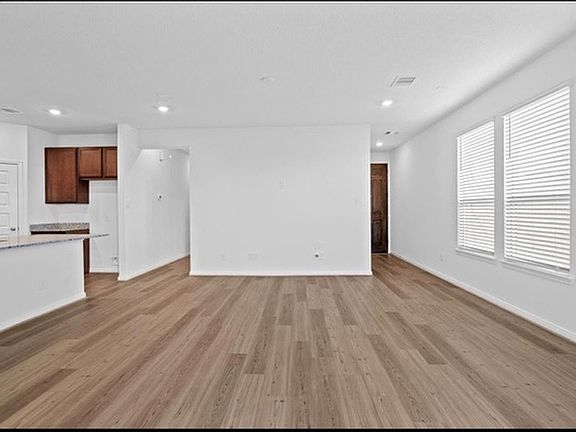 4th image of 4901 Sun Falls Dr