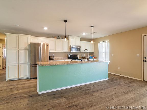 5th image of 462 Allen Ln