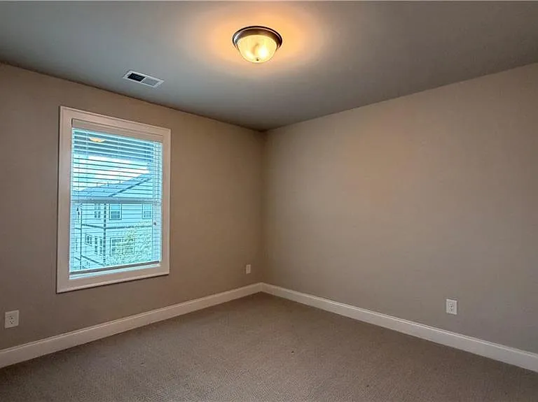 1012 Knoxboro Ln — Photo 33