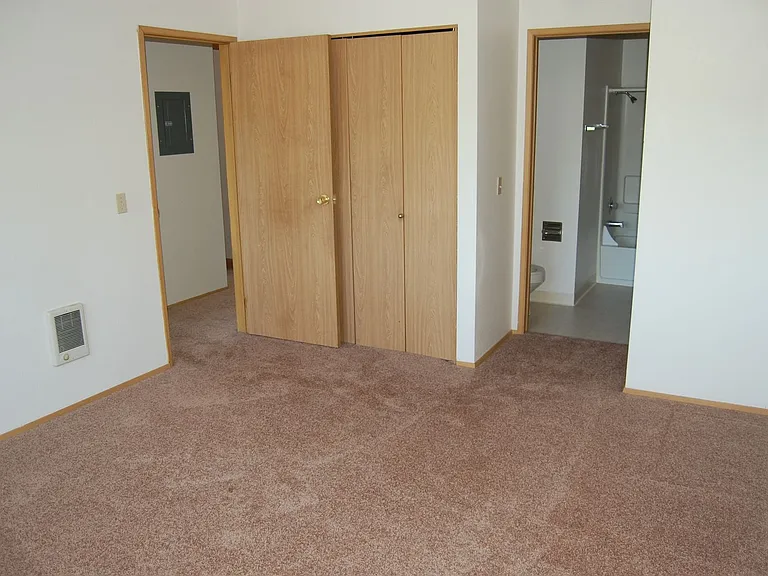 3400 NE 66th Ave — Photo 11