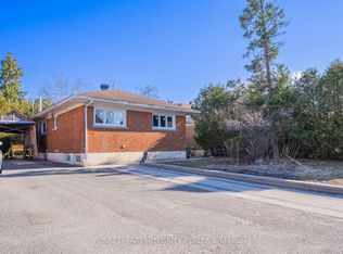 1746 Gage Cres #B, Ottawa, ON K2C0Z9