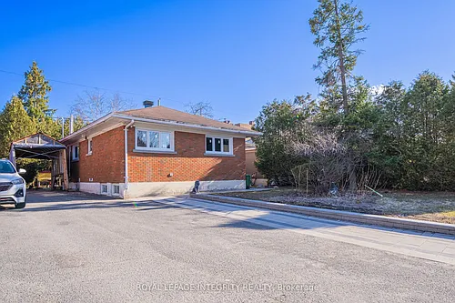 1746 Gage Cres Photo 1