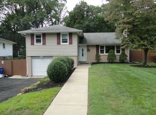 110 Boncouer Rd, Cheltenham, PA 19012