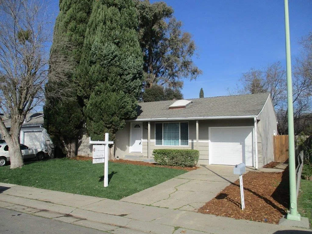 1443 Sterling St photo 1