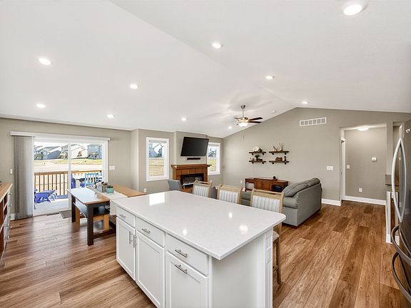 5th image of 425 SE Esker Ridge Dr