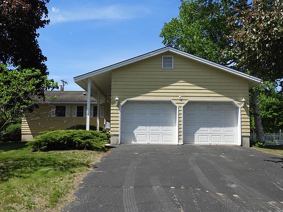 2nd image of 5 Erin Ave
